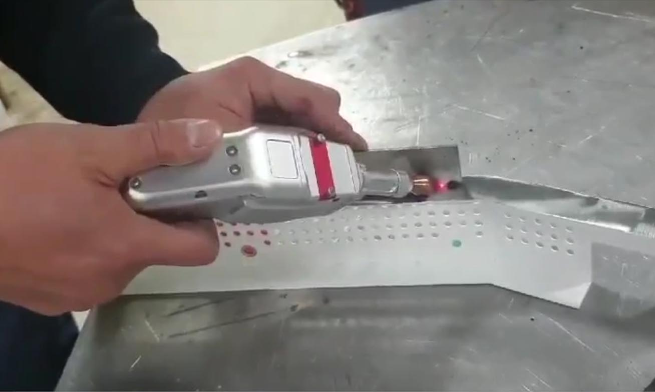 手持式激光焊接機(jī)